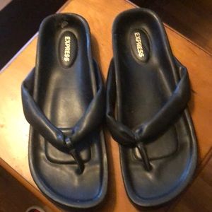 Nwot Express flip flops  black 8.5